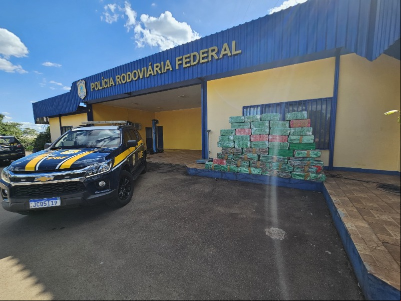 Capa PRF prende traficante transportando mais 1 tonelada de maconha em Ronda Alta