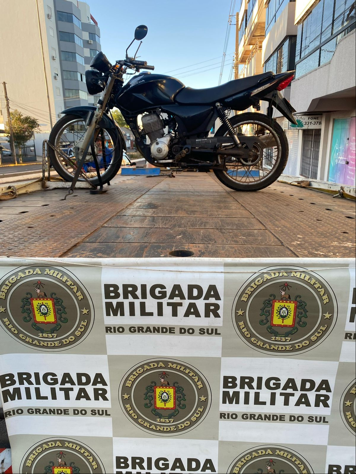 Capa Dois homens são presos por porte ilegal de arma de fogo de uso em Carazinho