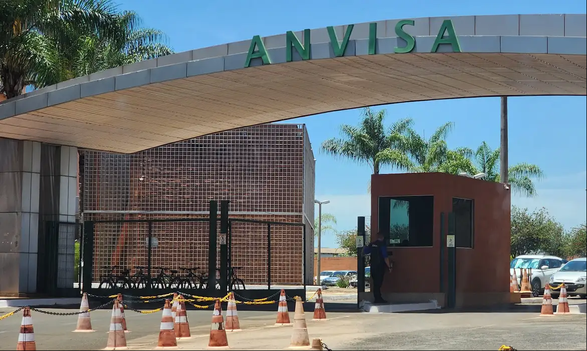 Capa Anvisa aprova vacina contra chikungunya do Butantan e Valneva