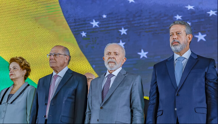 Capa Lula sanciona lei do Combustível do Futuro, novo marco legal para biocombustíveis