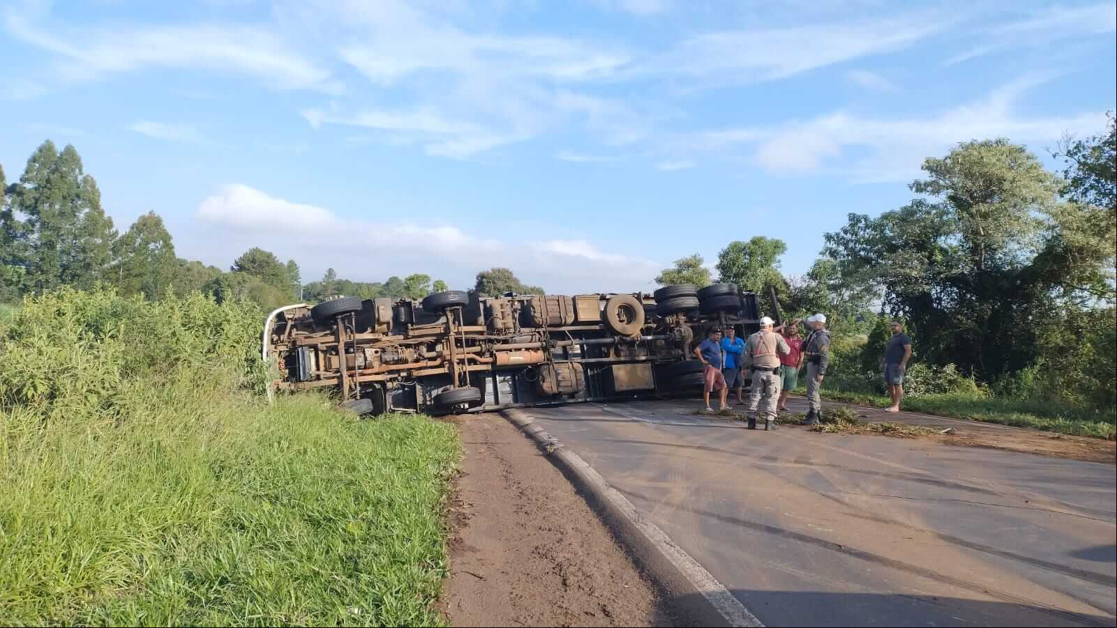 Capa Caminhão bloqueia a ERS-324 em Ronda Alta e trânsito na cidade fica intenso