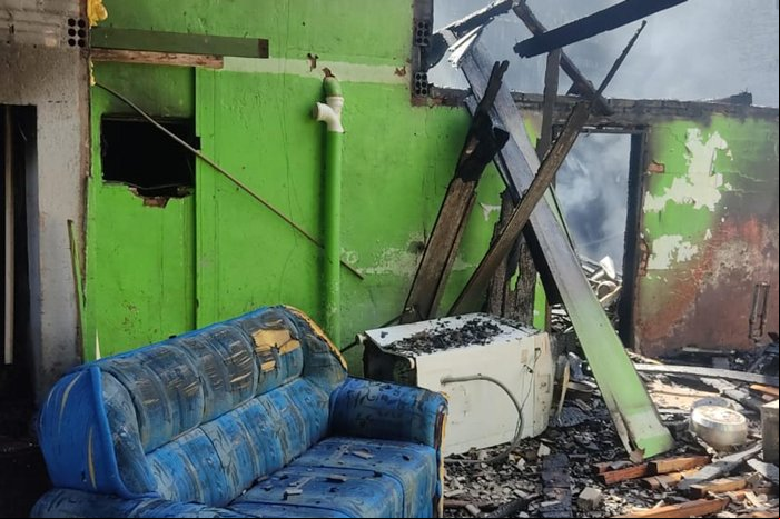 Capa Menina de 7 anos vítima de incêndio em Três os morre em Porto Alegre