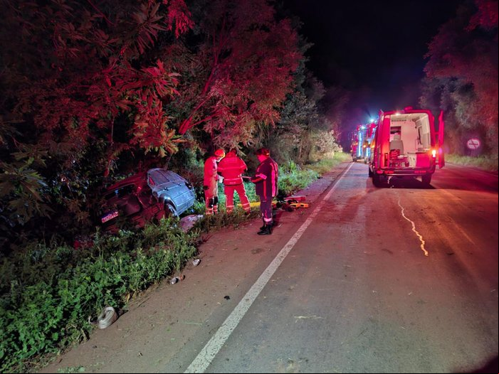 Capa Jovem morre após perder controle de veículo e bater em árvores no noroeste do RS