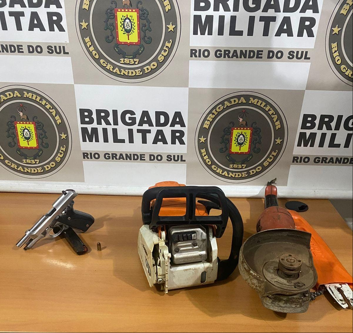 Capa Arma de fogo apreendida em Tapejara pela Brigada Militar